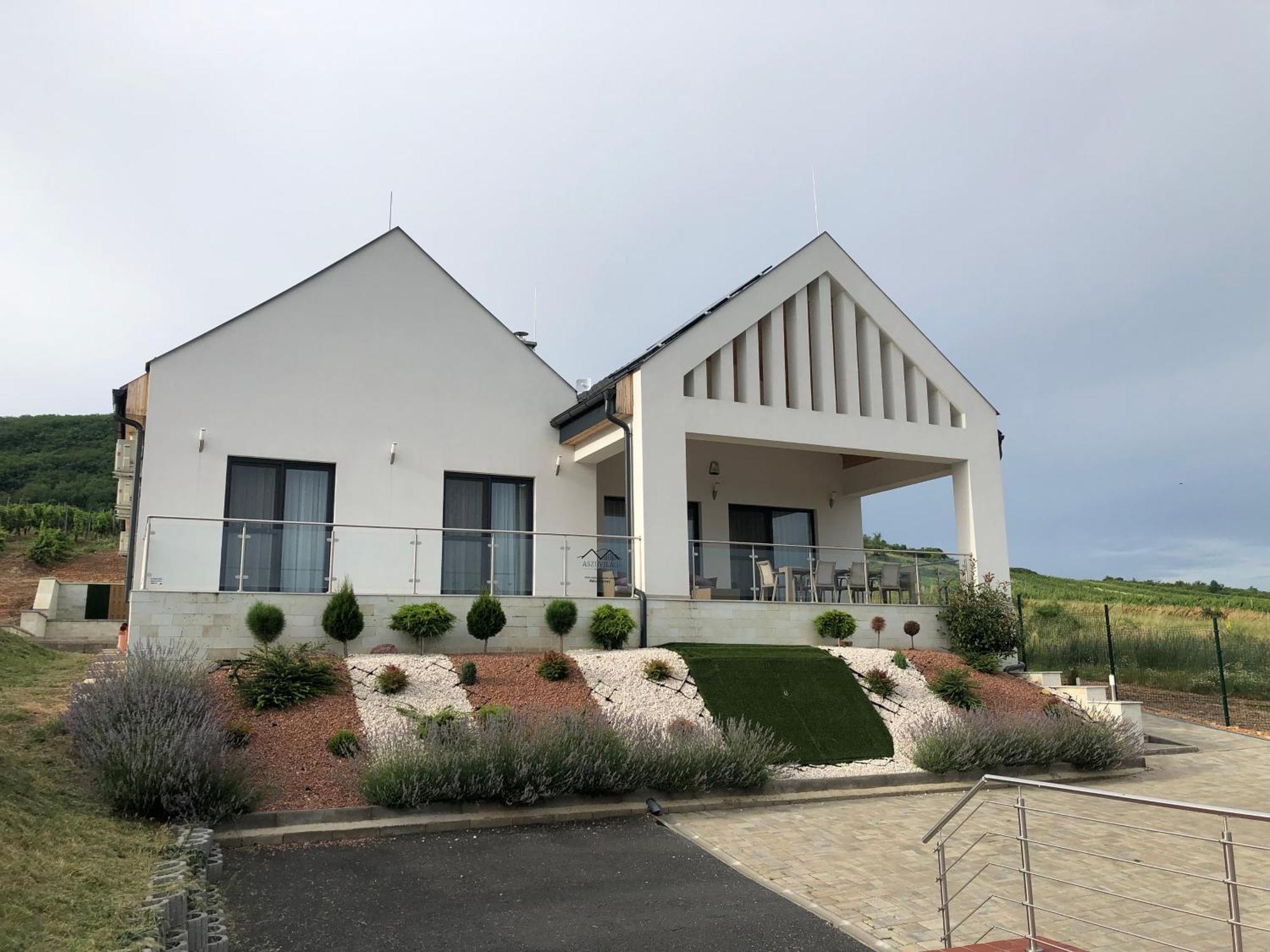 Aszuvilag Rezidencia With Sauna & Jacuzzi Legyesbenye Exterior photo